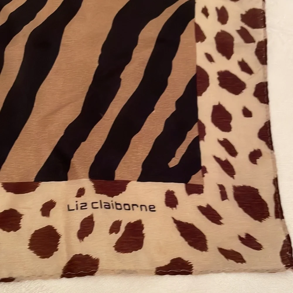 Beautiful Liz Claiborne 100% Rayon 30” animal print Scarf (OLCC-AF)